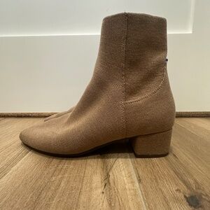 600005	Womens	Heels	Rothys	Stretch Boot	Tan	12	Gently Worn